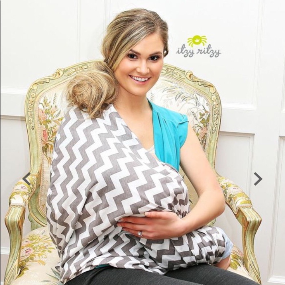 Itzy Ritzy Nursing Scarf - Grey Chevron